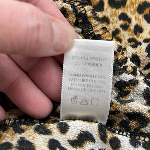 Sadie & Sage Cheetah Leopard Print Surplice V-Neck Long Sleeve Top - Picture 7 of 7